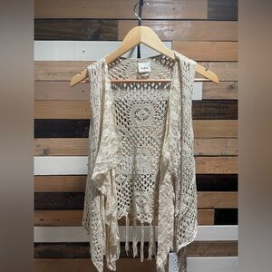 DayTrip Shaw Lace Cardigan Layering Tan/Creme Size Large. Fits well on XS-L